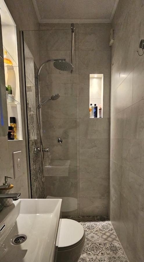 מוסטר Moonrise Apartment מראה חיצוני תמונה