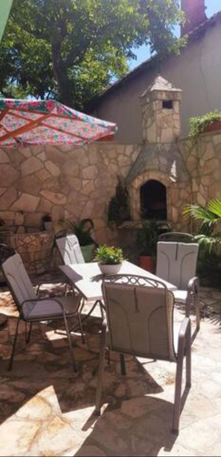 מוסטר Moonrise Apartment מראה חיצוני תמונה