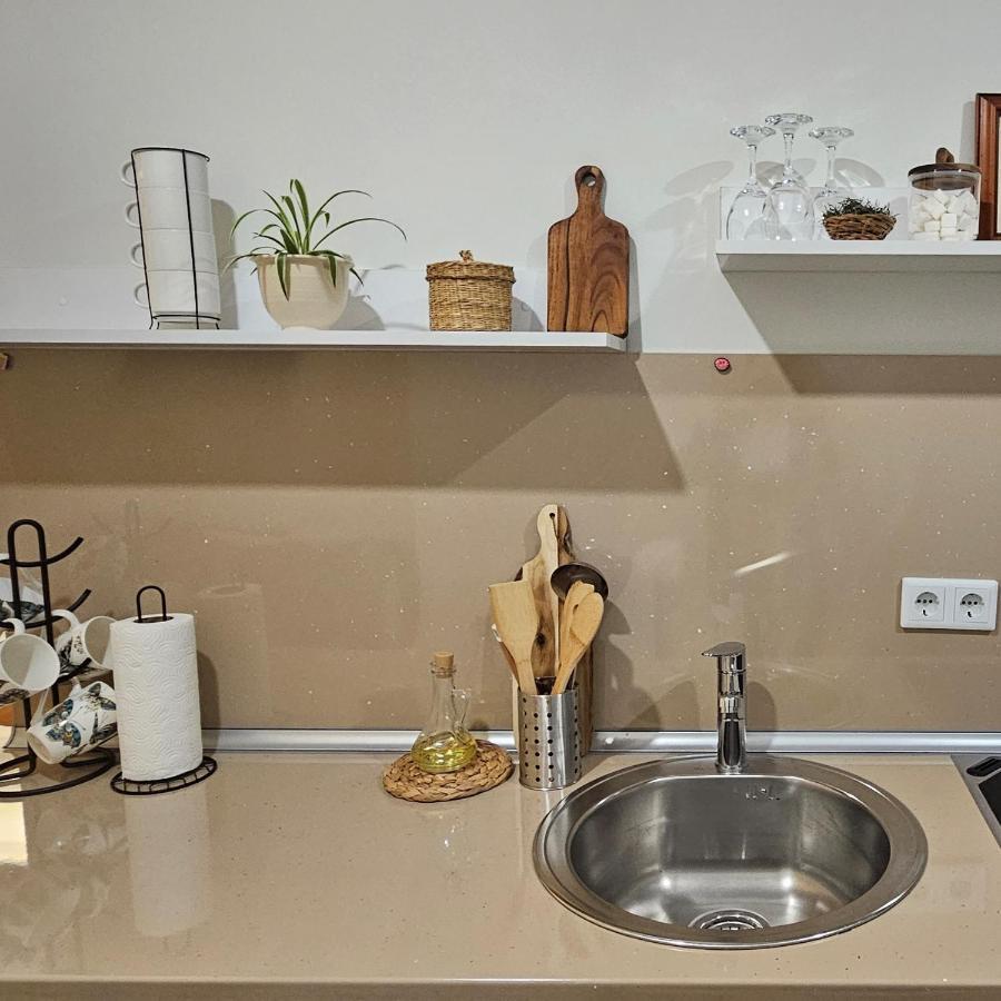 מוסטר Moonrise Apartment מראה חיצוני תמונה