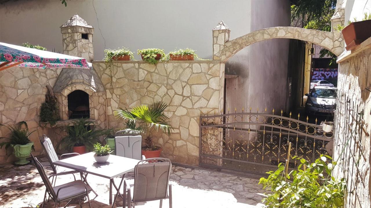 מוסטר Moonrise Apartment מראה חיצוני תמונה