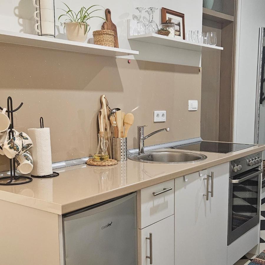 מוסטר Moonrise Apartment מראה חיצוני תמונה